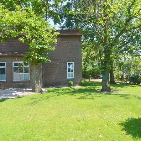 Cozy Holiday In With Private Garden 別荘 オーイステルウェイク