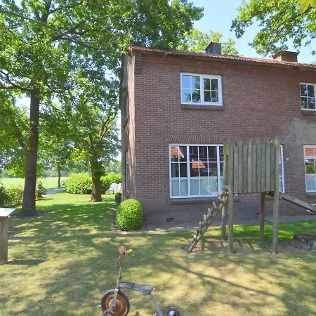 Semesterbostad Cozy Holiday In With Private Garden *