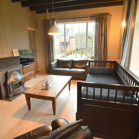 Semesterbostad Cozy Holiday In With Private Garden *