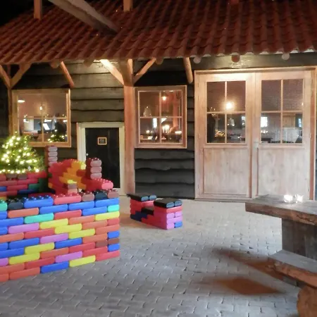Cozy Holiday In With Private Garden Semesterbostad
