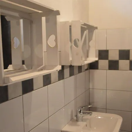 Cozy Holiday In With Private Garden 別荘 *