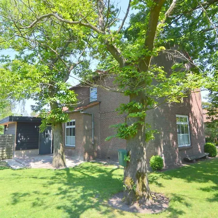 Cozy Holiday In With Private Garden بيت للعطل