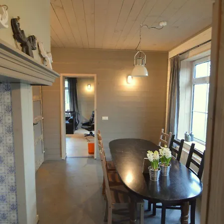 Cozy Holiday In With Private Garden بيت للعطل أويسترفايك