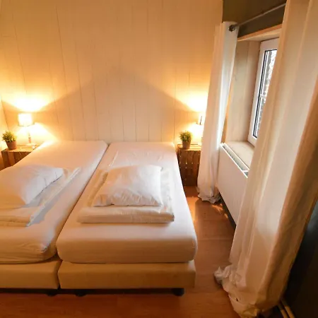 Cozy Holiday In With Private Garden بيت للعطل