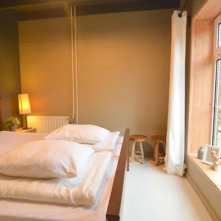 Cozy Holiday In With Private Garden أويسترفايك