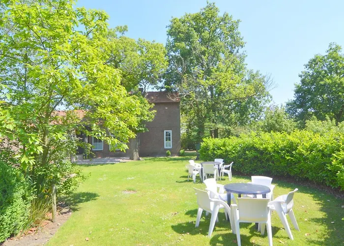 Cozy Holiday In With Private Garden Ойстервейк