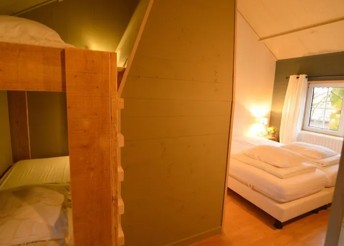 Дом отдыха Cozy Holiday In With Private Garden