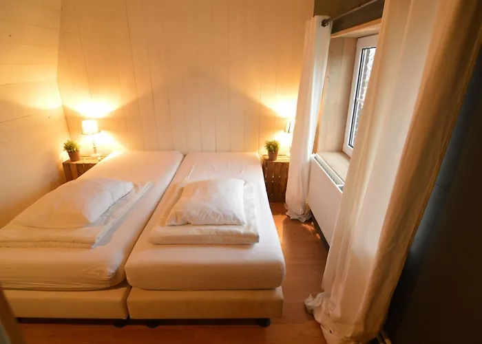 Cozy Holiday In With Private Garden Дом отдыха